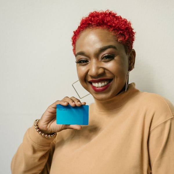 A person holding a blue card.